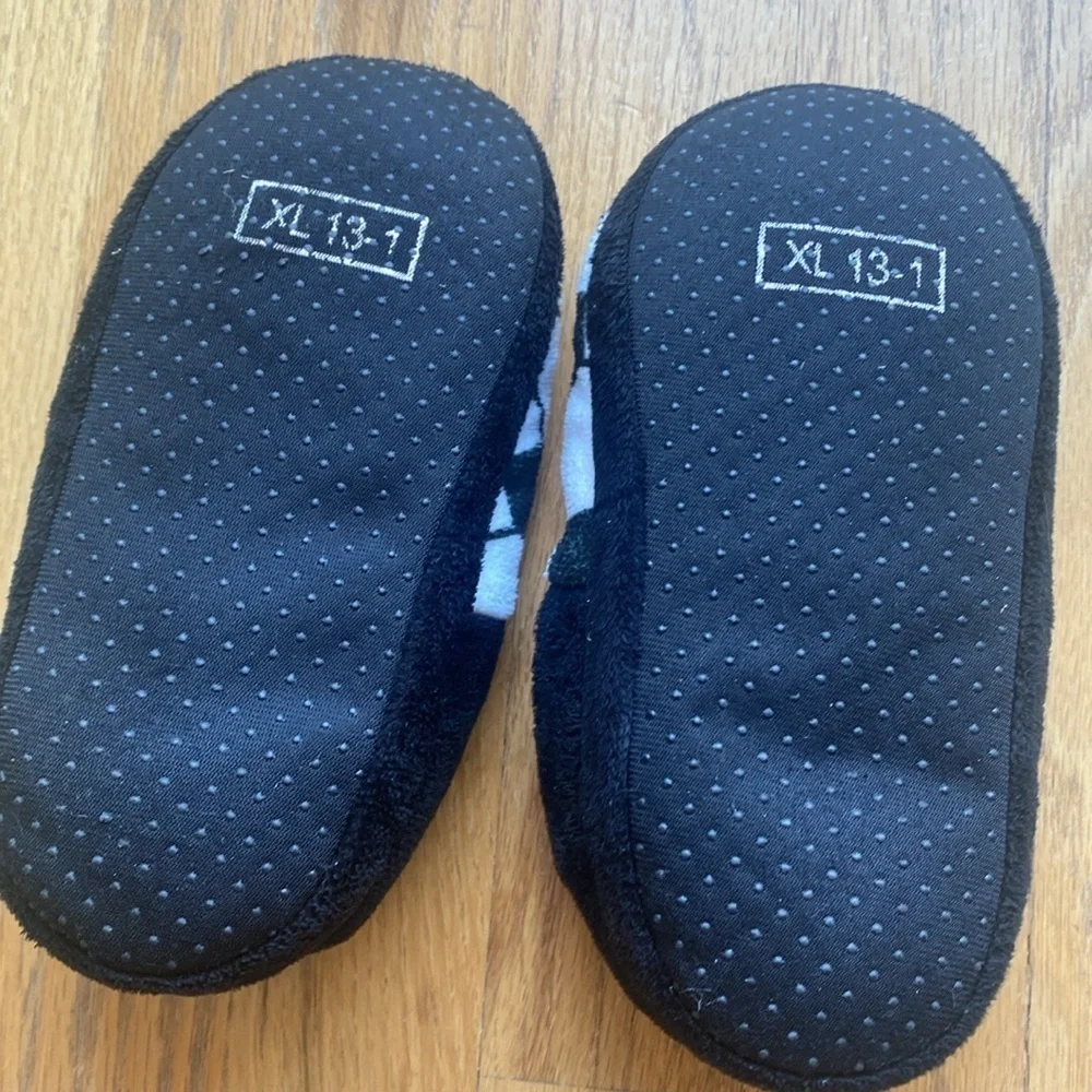 Cozy soccer slippers kids size T13